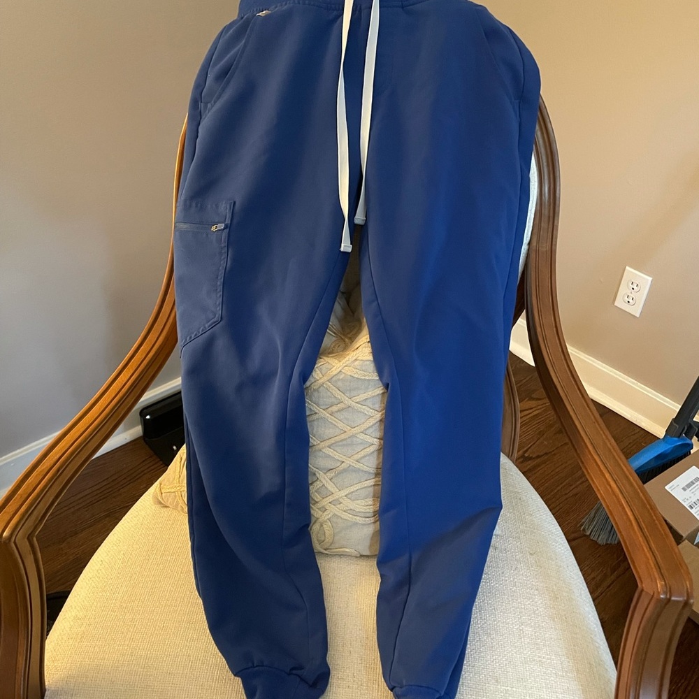 Figs winning blue set- size S